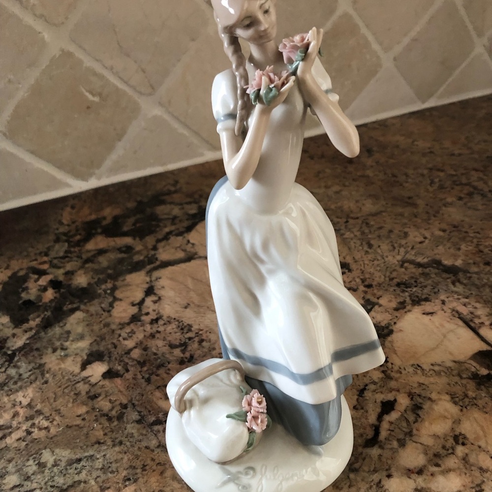 Lladro Vintage Spanish Porcelain Figurine Celina the Carnation Maiden